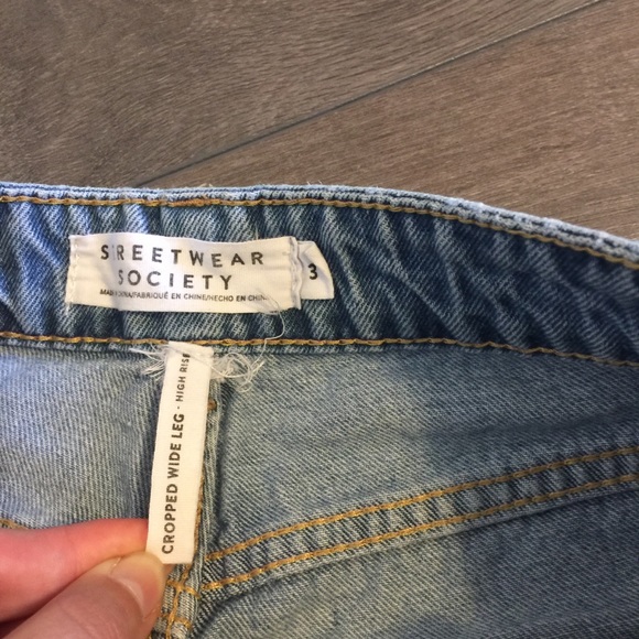 High-rise Denim Shorts - Picture 3 of 3